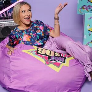 Christine Lakin Instagram - 💜 Three Darlings, a bunch of step kids and a crazy uncle. Sounds like a sit-com 😹
.
@skiesareblueclothing 
@petalandpup 
@kh_houseofkhaddar 
@oasissocietyshoes 
@michelemariepr 
.
Styled by @shannonmcclure68