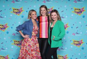 Christine Lakin Instagram - 💜 Three Darlings, a bunch of step kids and a crazy uncle. Sounds like a sit-com 😹
.
@skiesareblueclothing 
@petalandpup 
@kh_houseofkhaddar 
@oasissocietyshoes 
@michelemariepr 
.
Styled by @shannonmcclure68