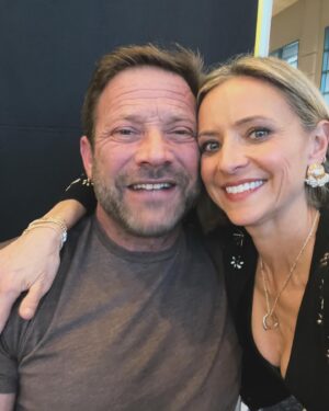 Christine Lakin Instagram - Such a fun weekend at the @hollywoodshow1 seeing @therealpduffy @therealsashamitchell and #stacykeanan! Can’t wait for @90scon in a few weeks 🎉 shout out to @stevenraymorris who came to hang! 
Should we podcast on @keananandlakin at 90s con? 🤔