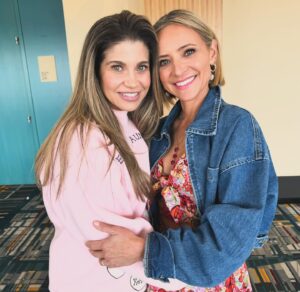 Christine Lakin Instagram - Such a fun weekend of fans, fam and friends. My heart is full! 🥰 90s Con is Kind of like a HS reunion where you can’t wait to see everyone again- capped off with a beautiful and memorable birthday dinner for Dad #2, the one and only @therealpduffy ☘️ Thank you @jasonmarsden 🙏🏼 and @thecapitalgrille for an epic evening and @thats4ent for a great event 🙌🏼 Would you come see us next time??