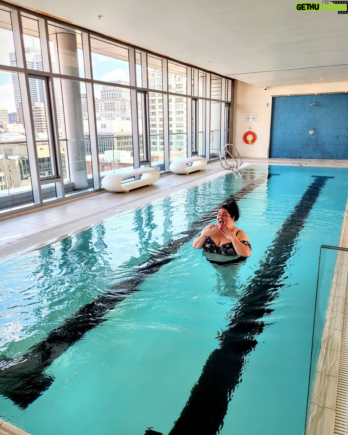 Christine Morency - 5.9K Likes - P'tite baignade au RITZ, les chums!?
Piscine au penthouse. Pas plate.
#VoyagerChezNous
#laviedesgensrichesetcélèbres #JeMeSuisMemePasRasée #MenSacre #LaMadameAvecSaSacocheGucciAFaiteLeSaut #HAHAHA #128piassesLeSideDeSaucisses