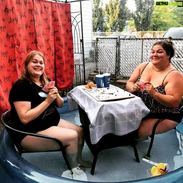 Christine Morency - 5.3K Likes - Piscine, toc & roteux.
#LivingMyBestLife #TrenteAnsBientotCent #LaRetraiteQueJeMeSouhaite #PartnerDeCartes #CondoRésidenceSoleil #MangerMou #MaisJouerDur