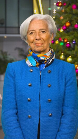 Christine Lagarde Instagram - 2023 has been a year of constant challenge and continuous change.

As we look forward to the festive season, I wish you all a joyful holiday and a good start to 2024!
