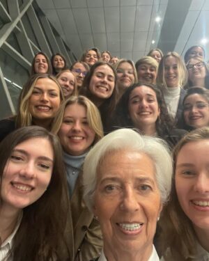 Christine Lagarde Instagram - Applications are now open for this year’s ECB Scholarship for Women!

I encourage all young women enrolled, or about to enrol, on a master’s course in economics, statistics, engineering or computing to consider applying.

Find out more on the ECB website.

Here I am with some previous recipients of the scholarship.

#ThrowbackThursday