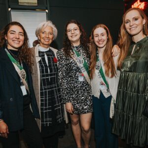 Christine Lagarde Instagram - Very pleased to have met this group of economics students during my visit to Ghent last week.

I even tried my hand behind the bar, together with Finance Minister Vincent Van Peteghem.

Aan de studenten: Ik wens jullie veel succes met jullie studie!