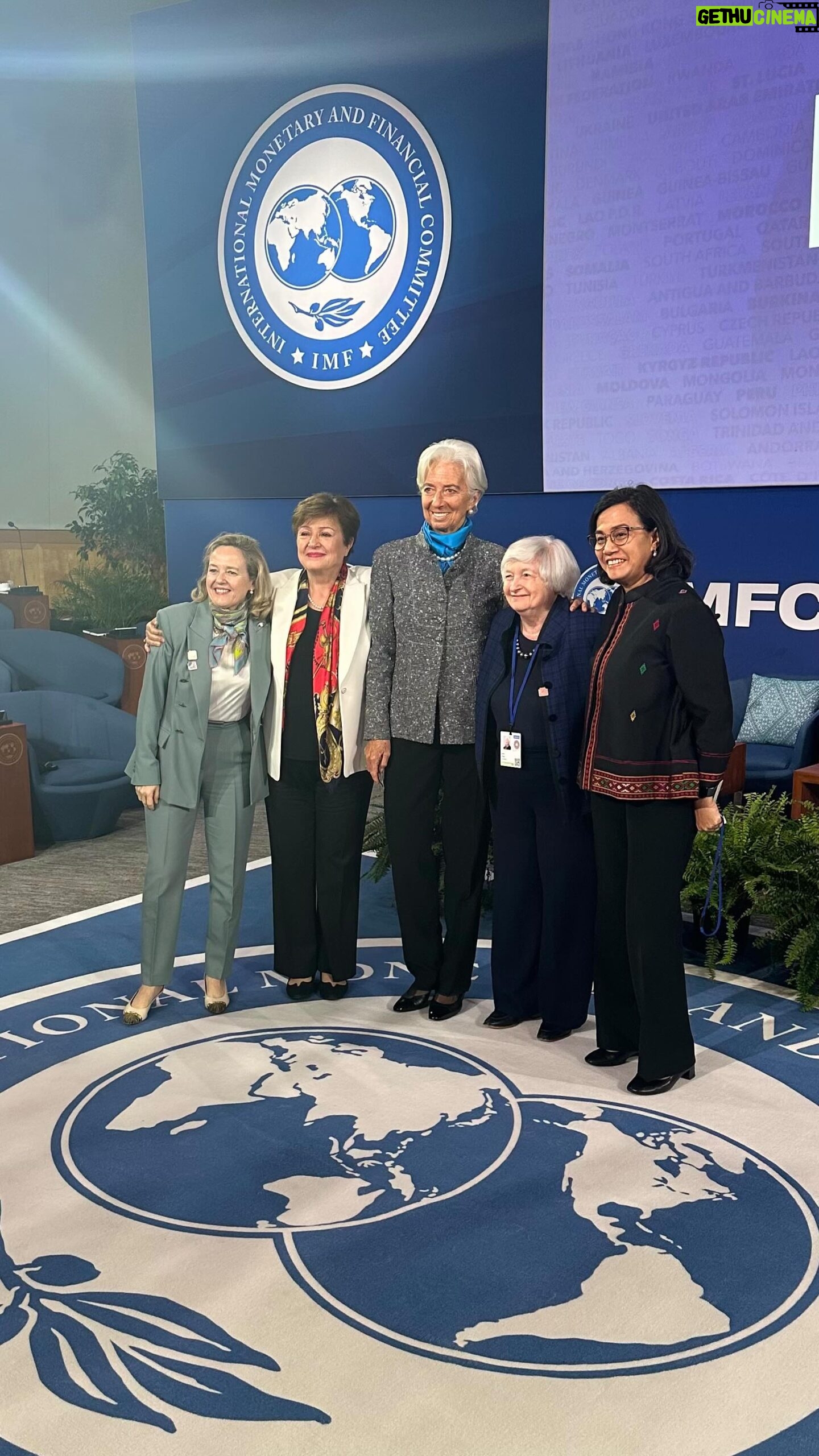Christine Lagarde Instagram - It’s a wrap for @the_imf Spring Meetings! I had a week full of productive discussions with colleagues and policymakers on the global economic outlook and the @europeancentralbank’s fight against inflation. Until next time, Washington D.C.
