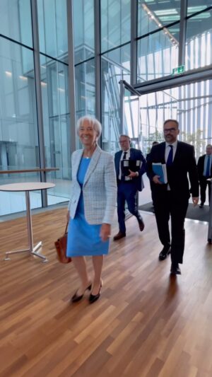 Christine Lagarde Instagram - The Governing Council is meeting today!

They’re making decisions on the euro area’s monetary policy. What do you think they’ll decide?

Stay tuned and check out the 🔗 in our bio to watch President @christinelagarde announce their decision at 14:45 CET.
 
🎥 by ECB

#EuropeanCentralBank #Euro #Europe #ECB