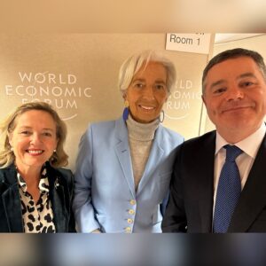 Christine Lagarde Instagram - Three Presidents.

One mission: making 🇪🇺 strong!

#WEF24
