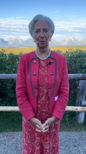 Christine Lagarde Instagram - Hello from the beautiful Grand Teton National Park in Wyoming! I’m here for the Jackson Hole Economic Policy Symposium, hosted by the @KansasCityFed.
 
I’m looking forward to sharing my thoughts and exchanging views with central bankers from around the globe on the very relevant theme of “Structural shifts in the global economy”.
 
#JacksonHole #MonetaryPolicy #Inflation #EuropeanCentralBank #Euro #Europe #ECB
 
📸 by ECB