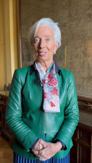 Christine Lagarde Instagram - 🇬🇷🇪🇺 Kalimera! Kalispera! Hello from Athens! 

I’m here for the external @europeancentralbank Governing Council meeting tomorrow and Thursday.

Efcharistó Yannis Stournaras and Bank of Greece for the warm welcome!