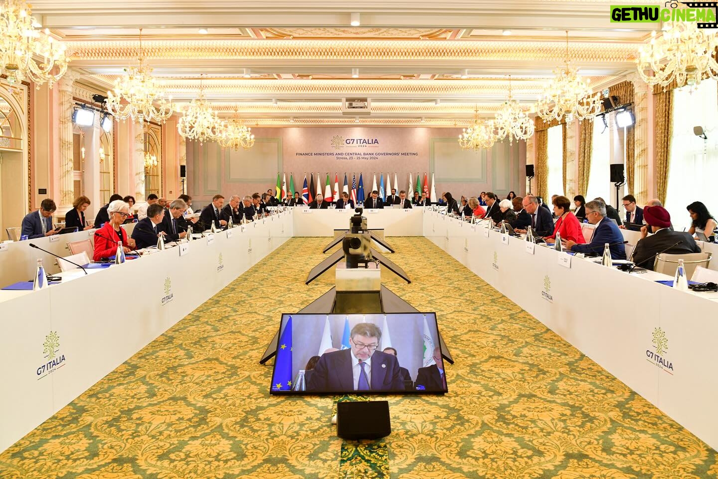 Christine Lagarde Instagram - Productive first day of meetings with the @G7 finance ministers and central bank governors in Stresa, Italy. We discussed the global economic outlook and the @europeancentralbank’s fight against inflation.