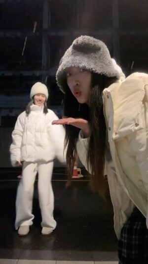 Christine Lo Instagram - 只有這個人能每天讓我強迫營業了

❄️❄️❄️
#dancewith77
#琦俐蹲下