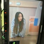 Christine Lo Instagram – 終於演到瘋子
披頭散髮
光腳丫子亂跑
髒兮兮的

好 開 心
🤣🤣