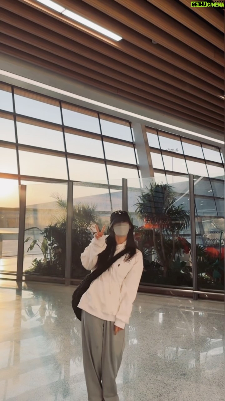 Christine Lo - 3 Likes - i人社死 要瘋了☺️
想說在機場很適合來訓練一下我的厚臉皮
結果
不敢跳 完全不敢跳
哈哈哈哈哈哈哈
