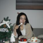 Christine Lo Instagram - 喜歡冬天 喜歡草莓 喜歡聖誕節 #merrychristmas ❄️🍓🎄