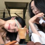 Christine Lo Instagram - 某日 我們的一天 @lilian.zhang_ #琦俐蹲下