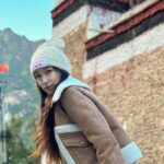 Christine Lo Instagram - 🫧 一起 去有風的地方 一起 笑得像個小孩 #川西旅行小紀錄