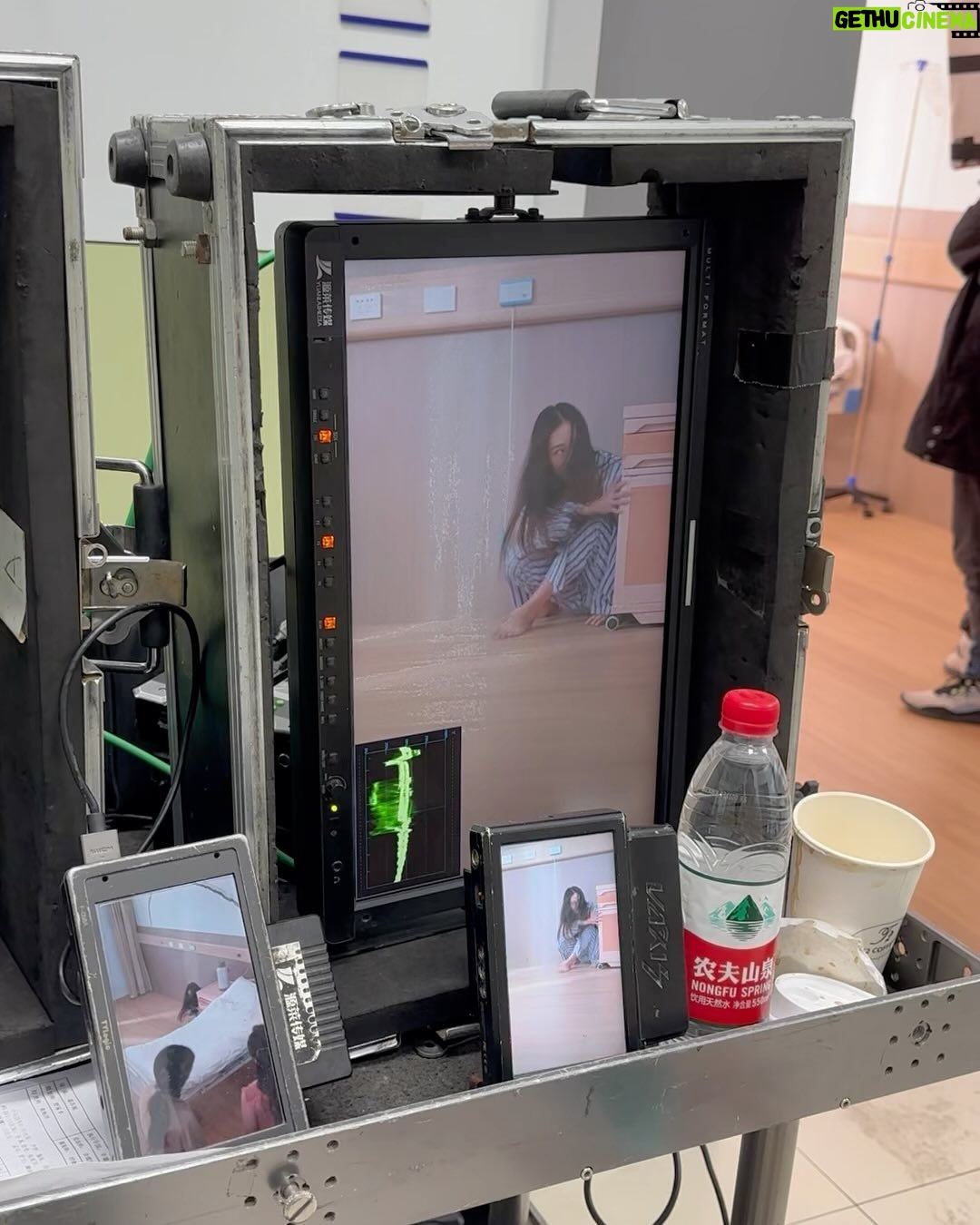 Christine Lo - 7.8K Likes - 終於演到瘋子
披頭散髮
光腳丫子亂跑
髒兮兮的
好 開 心
🤣🤣