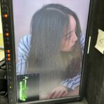 Christine Lo Instagram – 終於演到瘋子
披頭散髮
光腳丫子亂跑
髒兮兮的

好 開 心
🤣🤣