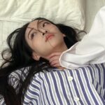 Christine Lo Instagram – 終於演到瘋子
披頭散髮
光腳丫子亂跑
髒兮兮的

好 開 心
🤣🤣