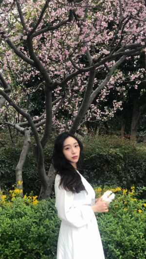 Christine Lo Instagram - 🌸

我和三月都是春天