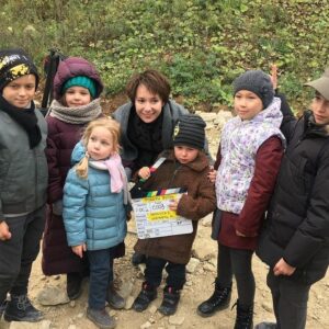 Chulpan Khamatova Instagram - Прочитала все ваши комментарии и отклики на клип «Дети сильнее, чем мы думаем» на песню Земфиры «Хочешь?» для фонда @podarizhizn
Спасибо за вашу помощь нашим сильным детям, которые «бегут» свой сложный «марафон» лечения. Ссылка на клип до сих пор доступна в описании моего профиля.
А я просто ещё раз хочу публично признаться в любви всем тем удивительным творцам, людям с горящими сердцами, благодаря кому этот клип — наш новый манифест фонда о силе детей и борьбе, появился на свет!
@zemfiralive сразу же согласилась помочь и передала нам лицензию на песню для съемок клипа. Многие из вас писали, что эта песня теперь для вас зазвучала по-новому. 
А Женя @evgenymorozov_ и Влад @opeldop сняли это потрясающие кино!
Мне хочется, чтобы социальная реклама и ролики переходили в область искусства. Я так не люблю, когда благотворительность манипулирует на чувстве вины. Для меня всегда было важно, чтобы мы рассказывали о проблемах детей по-другому. Не в лоб, а через тонкое переосмысление, чтобы вы сами всё почувствовали. И вот, мне кажется, это получилось.
Спасибо всем, благодаря кому, это стало возможным: продакшн, взрослым актёрам и актёрам-детям, гримерам, художникам, звукорежиссёру, помощникам режиссера и режиссеру монтажа , продюсерам, всей огромной команде!!! Спасибо вам, что помогаете.