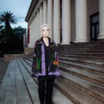 Chulpan Khamatova Instagram - Посмотрите, как круто!!! На фотографии на мне ненастоящий пиджак, а цифровая одежда из новой коллекции @digital.fashion.princess и @tigran.avetisyan для фонда @podarizhizn Вы знали, что существует digital fashion? Это цифровые луки, которые можно покупать и использовать для создания своих образов на фото. Попробуйте — по ссылке в описании моего профиля. А самое приятное, что это благотворительная коллекция — вырученные средства будут направлены на помощь детям.