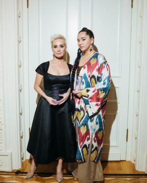 Chulpan Khamatova Instagram - @glamour_russia , вы меня вчера удивили! ❤️
Я очень тронута вашим вниманием, спасибо! И вдохновлена теми героинями, о ком вы говорили на своей церемонии «Женщина года», кого награждали: @manizha @catherinagordeeva @starshenbaum @mirrorsbreath @yakhina_official 
Мне очень нравится, что вокруг нас сейчас так много смелых, ответственных, свободных и очень сильных женщин!
И спасибо @ilyana.erdneeva @glamour_russia за ваши стремления, смелость, открытость, готовность говорить о важном.
#glamourженщиныгода2021 #mercuryjewellery #mercury_russia