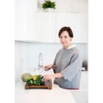 Chulpan Khamatova Instagram - Что создает вам заряд на будущий день, уют в вашем доме? Я люблю приготовить что-нибудь для хорошего настроения, и этот процесс хочется сделать максимально приятным, быстрым и ловким, даже красивым. Поэтому важно окружать себя функциональными и эстетичными вещами для этого. Выбирайте для себя лучшее и делайте каждый свой день ещё приятнее с продуктами @wmf_russia Мне нравится пароварка WMF KITCHENminis за сочетание удобства с эстетикой, немецким качеством и долговечностью. Когда вы готовите на пару, вкус и аромат блюд остается нежным, а в самих продуктах сохраняются все витамины и полезные вещества. Благодаря контролю температур и премиальной нержавеющей стали Cromargan, она отличается высокой прочностью. #WMFRussia