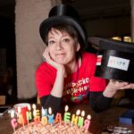 Chulpan Khamatova Instagram - День Рождения! Весь день я буду в театре, а пока рабочий день не начался, рискну попросить вас  о подарке. Давайте все пожелания, которые вы, возможно, приготовили для меня,  сегодня материализуем в помощь детям.  Будет здорово, если  всё то внимание, которым обычно окружают актеров и других публичных личностей в день рождения, мы сегодня направим  в больницы, к детям и их родителям, которые прямо сейчас в этом внимании как никто другой нуждаются. Я оставлю ссылку в описании своего профиля. Если вы хотите поздравить меня с днем рождения, перейдите по ней, пожалуйста, поддержите мою сегодняшнюю праздничную акцию! Это будет лучший подарок, который я могу только пожелать!!!! Спасибо!
