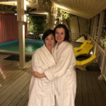 Chulpan Khamatova Instagram - Не на правах реклам, а от желания поделиться чём-то хорошим. Моя любимая однокурсница , она играла мою маму в спектакле «Дневник Анны Франк» имеет , кроме театра ещё одну страсть- БАНЯ!!! Я приехала к ней @krasnopar_krapiva между прогонами , отдохнуть и восстановить силы. Завтра горы начну сворачивать. Спасибо моя дорогая @larachaklin за невероятное наслаждение.