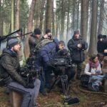 Chulpan Khamatova Instagram - Прочитала все ваши комментарии и отклики на клип «Дети сильнее, чем мы думаем» на песню Земфиры «Хочешь?» для фонда @podarizhizn Спасибо за вашу помощь нашим сильным детям, которые «бегут» свой сложный «марафон» лечения. Ссылка на клип до сих пор доступна в описании моего профиля. А я просто ещё раз хочу публично признаться в любви всем тем удивительным творцам, людям с горящими сердцами, благодаря кому этот клип — наш новый манифест фонда о силе детей и борьбе, появился на свет! @zemfiralive сразу же согласилась помочь и передала нам лицензию на песню для съемок клипа. Многие из вас писали, что эта песня теперь для вас зазвучала по-новому.  А Женя @evgenymorozov_ и Влад @opeldop сняли это потрясающие кино! Мне хочется, чтобы социальная реклама и ролики переходили в область искусства. Я так не люблю, когда благотворительность манипулирует на чувстве вины. Для меня всегда было важно, чтобы мы рассказывали о проблемах детей по-другому. Не в лоб, а через тонкое переосмысление, чтобы вы сами всё почувствовали. И вот, мне кажется, это получилось. Спасибо всем, благодаря кому, это стало возможным: продакшн, взрослым актёрам и актёрам-детям, гримерам, художникам, звукорежиссёру, помощникам режиссера и режиссеру монтажа , продюсерам, всей огромной команде!!! Спасибо вам, что помогаете.