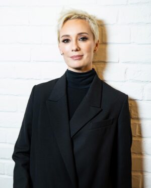Chulpan Khamatova Instagram - Наш  концерт «Не смотри назад» теперь доступен для просмотра в Окко! По ссылке в описании моего профиля.

MANIZHA, Синекдоха Монток, Рушана, Sirotkin, Муся Тотибадзе, The Hatters, Сёстры, RINAL, группа Tesla Boy, Диана Арбенина, Юрий Шевчук и группа ДДТ собрались на одной сцене один единственный раз и  специально для нашего концерта. А мы с творческой командой готовили этот концерт полгода!
А еще на сцене были наши дети — те, кому мы вместе с вами когда-то помогли победить болезнь!
Мне кажется, получился потрясающий праздник жизни и музыки! Надеюсь, понравится и вам!

И, конечно,  вы сможете помочь нашим детям: вырученные средства от продажи записи концерта Okko перечислит в фонд @podarizhizn 

Фото: Ира Полярна @ira_polyarnaya