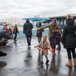 Chulpan Khamatova Instagram - Прочитала все ваши комментарии и отклики на клип «Дети сильнее, чем мы думаем» на песню Земфиры «Хочешь?» для фонда @podarizhizn Спасибо за вашу помощь нашим сильным детям, которые «бегут» свой сложный «марафон» лечения. Ссылка на клип до сих пор доступна в описании моего профиля. А я просто ещё раз хочу публично признаться в любви всем тем удивительным творцам, людям с горящими сердцами, благодаря кому этот клип — наш новый манифест фонда о силе детей и борьбе, появился на свет! @zemfiralive сразу же согласилась помочь и передала нам лицензию на песню для съемок клипа. Многие из вас писали, что эта песня теперь для вас зазвучала по-новому.  А Женя @evgenymorozov_ и Влад @opeldop сняли это потрясающие кино! Мне хочется, чтобы социальная реклама и ролики переходили в область искусства. Я так не люблю, когда благотворительность манипулирует на чувстве вины. Для меня всегда было важно, чтобы мы рассказывали о проблемах детей по-другому. Не в лоб, а через тонкое переосмысление, чтобы вы сами всё почувствовали. И вот, мне кажется, это получилось. Спасибо всем, благодаря кому, это стало возможным: продакшн, взрослым актёрам и актёрам-детям, гримерам, художникам, звукорежиссёру, помощникам режиссера и режиссеру монтажа , продюсерам, всей огромной команде!!! Спасибо вам, что помогаете.