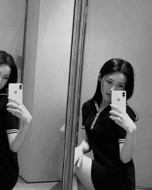 Chun Young-min Instagram - 🖤