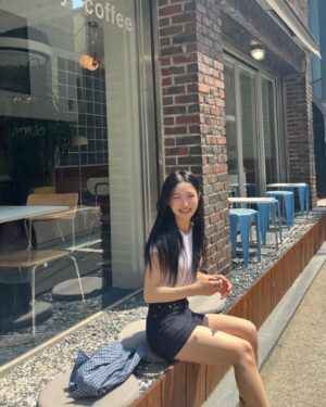 Chun Young-min Instagram - 끝내주는날씨,,친구,,평양냉면=진국🤤🔥