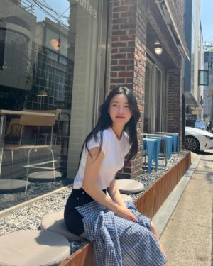 Chun Young-min Instagram - 끝내주는날씨,,친구,,평양냉면=진국🤤🔥