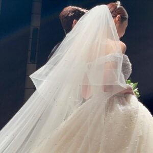 Chun Young-min Instagram - 하나뿐인 내 소중한 언니가 오늘 결혼을 했어요 전날 밤 울지 말자 했던 우리의 다짐은 지키지 못했지만 형부같이 멋진 남자를 만나 나는 이제 걱정할 거 없이 그저 행복해 늘 든든하게 내 울타리가 되어주던 울 언니 앞으론 내가 더 성장해서 형부와 함께 언니를 지켜줄게! 언제나 슬프거나 화나는 일이 있으면 영상통화 걸어 춤춰줄게💃🏻 말로는 다 표현 못할만큼 사랑해~(형부도 마니 조아해요~🤍)