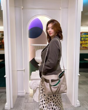 Chung Yoon-hye Instagram - 🍎🍏 #가을코디 #춥다