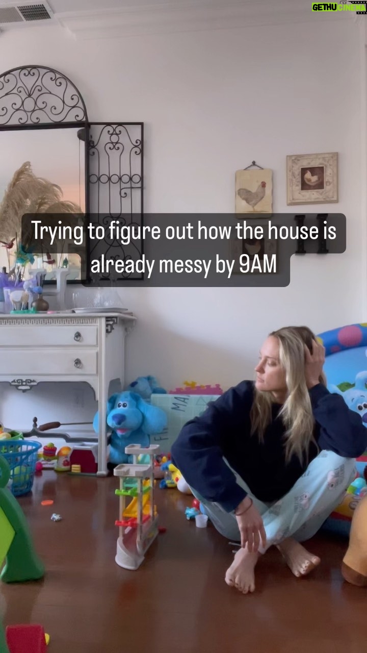 Ciara Hanna Instagram - Just constantly cleaning #toddlerlife #toddler #messy #toyseverywhere #nobreaks