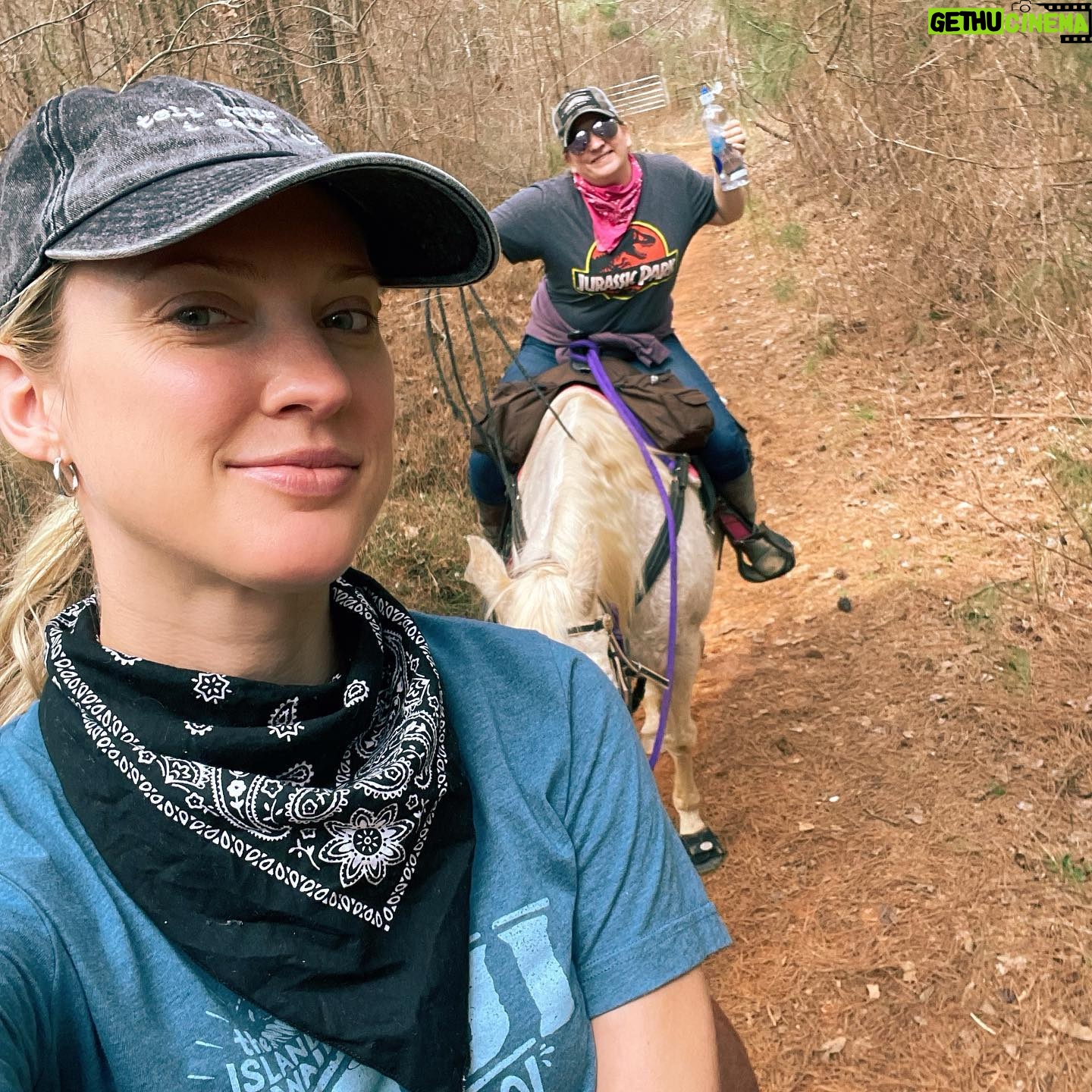 Ciara Hanna Instagram - Cali girl goes country🤠 Only for a few hours though. Then I ate hibachi and got a massage 😏😂