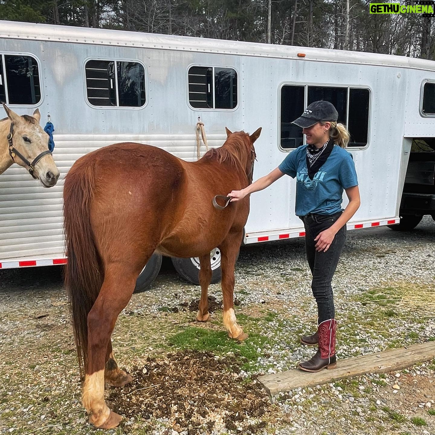 Ciara Hanna Instagram - Cali girl goes country🤠 Only for a few hours though. Then I ate hibachi and got a massage 😏😂