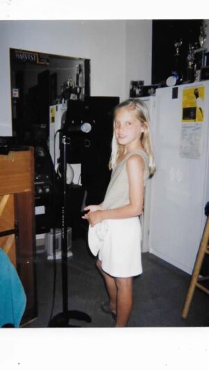 Ciara Hanna Instagram - As far back as I can remember… I wanted to be an entertainer. I am so blessed to do what I love. I am forever grateful for all the opportunities I have been given and all the amazing productions I have been apart of. Cheers to never giving up and chasing your dreams 💛