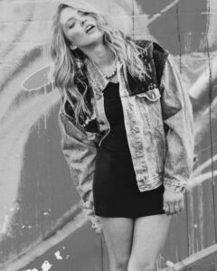 Ciara Hanna Instagram - Sorry @stevenzurita but it’s a black and white kind of day 🖤🤍🖤🤍