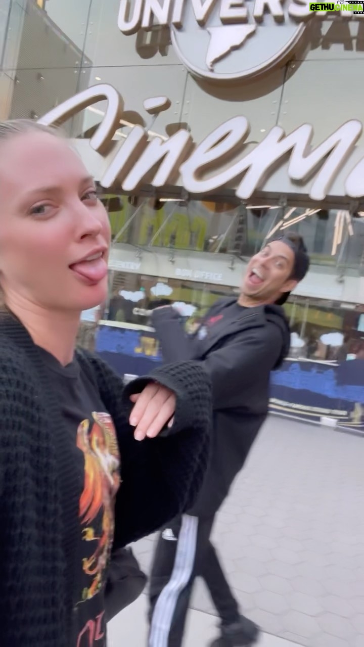 Ciara Hanna Instagram - Parents got comfy and went to the movies. Ended up sitting in the wrong theatre for 15 minutes until we realized it was the wrong movie. 🙃 but at least we still got to see our savior Nicole Kidman . Also “Nope” was dope.