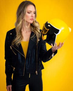 Ciara Hanna Instagram - Who’s ready for some more “Gia” ? 💛 #powerrangers