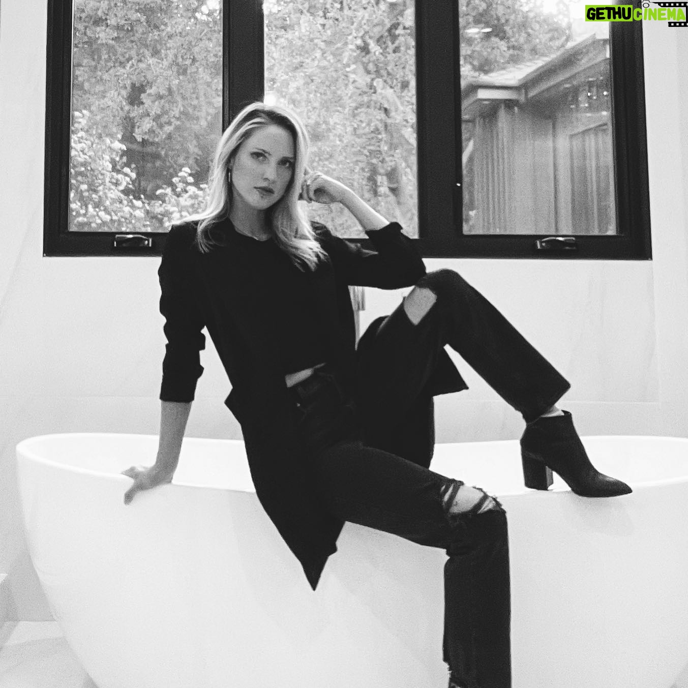 Ciara Hanna - 4.3K Likes - What do you call James Bond taking a bath?
Bubble 07
