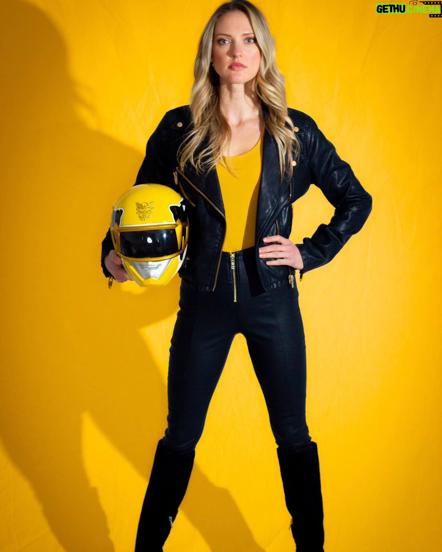 Ciara Hanna - 29.8K Likes - Who’s ready for some more “Gia” ? 💛
#powerrangers