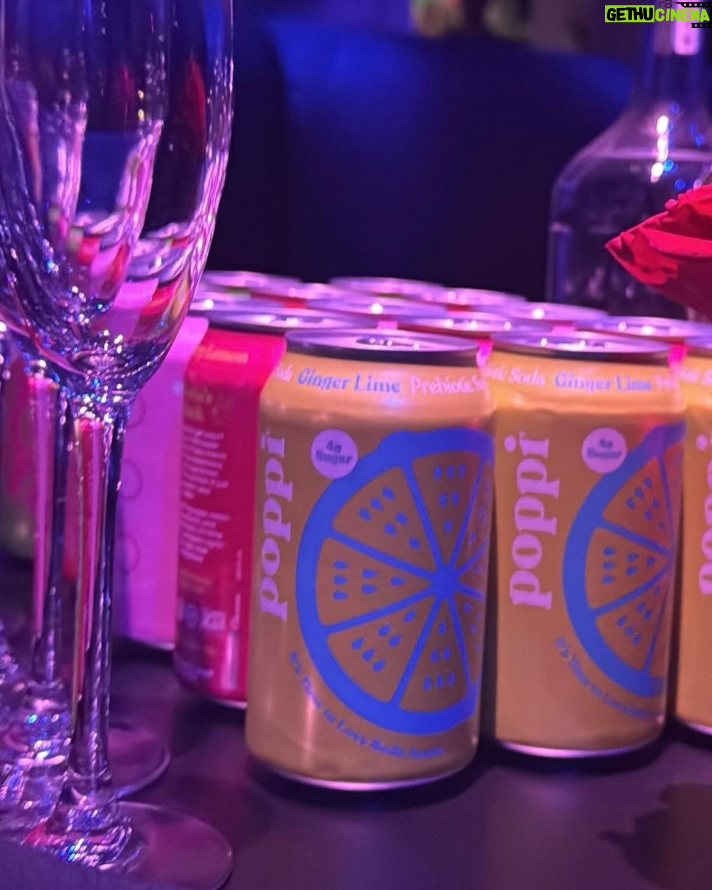 Ciara Miller Instagram - Met moments w/ @drinkpoppi #poppipartner #sodasback