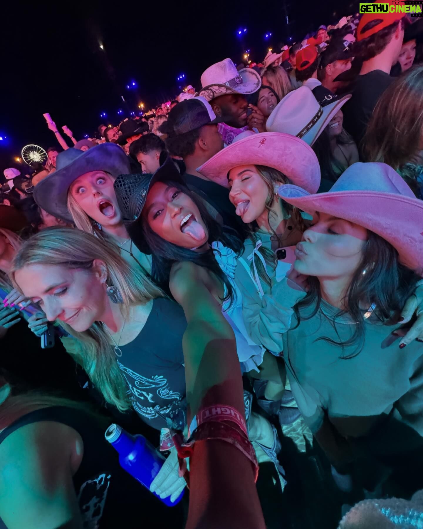 Ciara Miller Instagram - quite literally the best weekend of my life with the best group. thank youuu soo much. @tartecosmetics x @nuuds